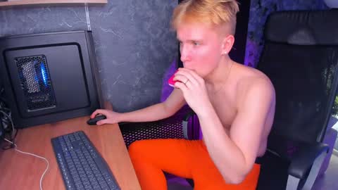 Snapshot of alex__sweet chatting on 12/07/24, 11:29 your Alex online show from 12/07/24, 11:29