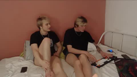 Snapshot of alex_and_oliviver chatting on 05/18/26, 04:07 Alex miller and Oliver sweet online show from 05/18/26, 04:07
