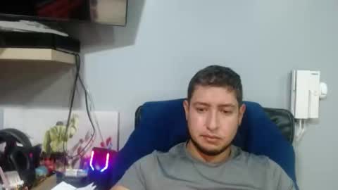 Snapshot of alex_colombia_b chatting on 02/14/25, 01:45 alex online show from 02/14/25, 01:45