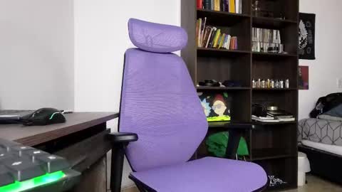 alex_connorr online show from 11/13/25, 04:00