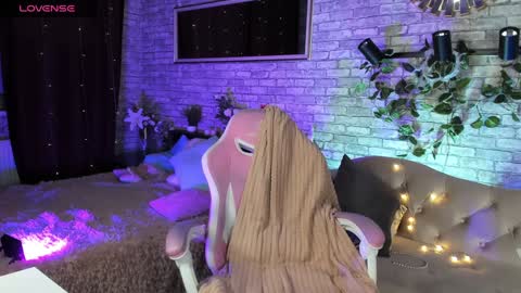 Snapshot of alex_howell chatting on 01/10/25, 08:37 alex_howell online show from 01/10/25, 08:37