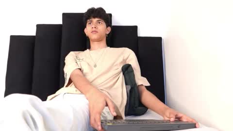 alex_mark_ online show from 02/19/26, 01:29