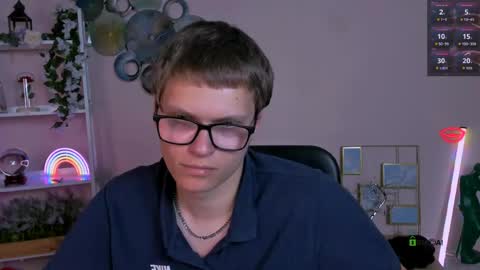 Snapshot of alex_reeding chatting on 05/13/26, 06:44 Alex online show from 05/13/26, 06:44