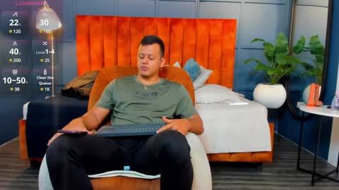 Snapshot of alex_tower chatting on 12/21/24, 06:55 Alex Towers online show from 12/21/24, 06:55