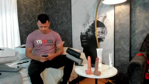 Snapshot of alex_tower chatting on 01/21/25, 06:55 Alex Towers online show from 01/21/25, 06:55