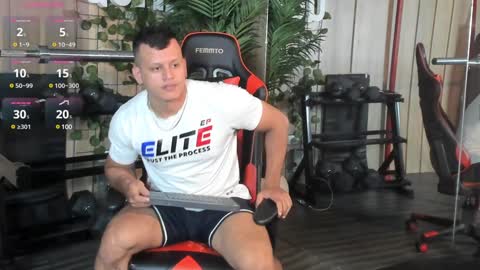 Snapshot of alex_tower chatting on 01/28/25, 07:10 Alex Towers online show from 01/28/25, 07:10