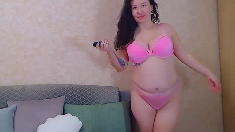 Snapshot of alexa__lexie chatting on 12/23/24, 10:21 Alexa online show from 12/23/24, 10:21