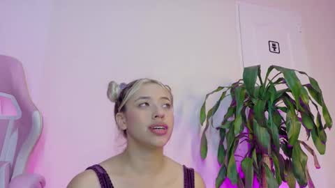 Snapshot of alexa_bue chatting on 10/08/25, 04:21 alexa_bue online show from 10/08/25, 04:21