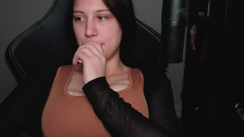 dont be afraid to click social media link its  working  just click on that  online show from 12/12/24, 09:04