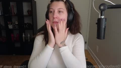 dont be afraid to click social media link its  working  just click on that  online show from 12/17/25, 11:00