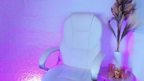 Snapshot of alexa_fox18 chatting on 01/28/25, 03:47 Alexa online show from 01/28/25, 03:47