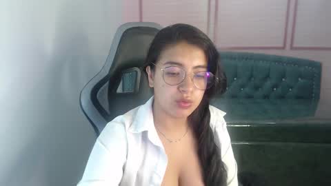 Snapshot of alexa_romero_t chatting on 09/16/25, 11:44 Alexandra online show from 09/16/25, 11:44