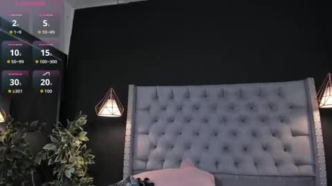 Snapshot of alexamora__ chatting on 09/12/25, 10:59 C A M I L A  online show from 09/12/25, 10:59