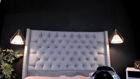 Snapshot of alexamora__ chatting on 10/08/25, 11:41 C A M I L A  online show from 10/08/25, 11:41