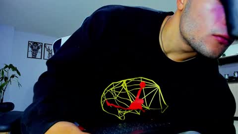 Snapshot of alexander_collin_ chatting on 02/04/25, 12:44 Alex Collin online show from 02/04/25, 12:44