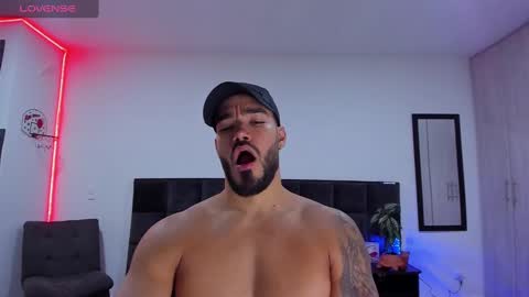 Snapshot of alexander_martines chatting on 01/17/25, 01:15 Onlyfansalexmartinezwb Instagram alexwbmartinez Twitter martinezcb937 online show from 01/17/25, 01:15