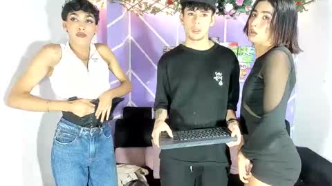 chicos hot online show from 04/25/26, 06:16