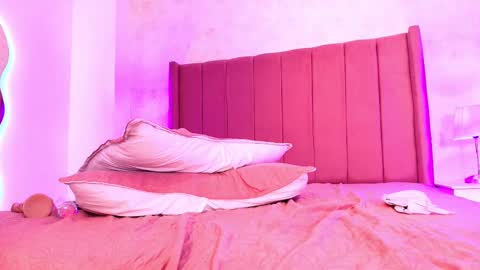 YENI  online show from 10/05/25, 08:12