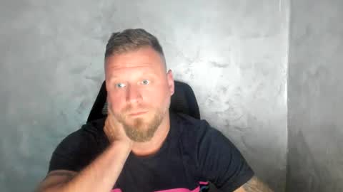 Snapshot of alexboy2022 chatting on 05/28/26, 05:10 onlyfans..alexyno2022 online show from 05/28/26, 05:10