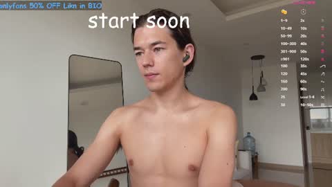 Snapshot of alexdavey chatting on 07/04/26, 05:13 online show from 07/04/26, 05:13
