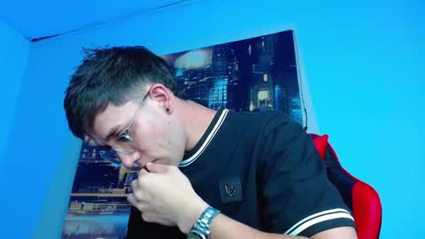 Snapshot of alexgiraldo__ chatting on 03/22/26, 07:28 alexgiraldo__ online show from 03/22/26, 07:28