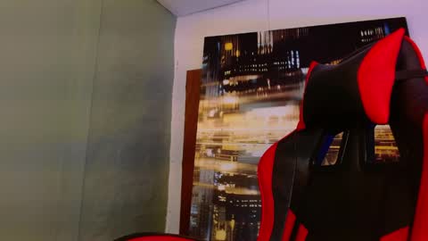 Snapshot of alexgiraldo__ chatting on 05/02/26, 04:56 alexgiraldo__ online show from 05/02/26, 04:56