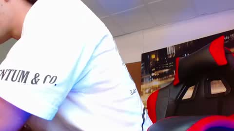 Snapshot of alexgiraldo__ chatting on 06/23/26, 01:36 alexgiraldo__ online show from 06/23/26, 01:36