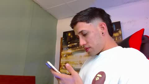 Snapshot of alexgiraldo__ chatting on 06/25/26, 02:00 alexgiraldo__ online show from 06/25/26, 02:00