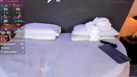 Alexia online show from 10/31/25, 04:24