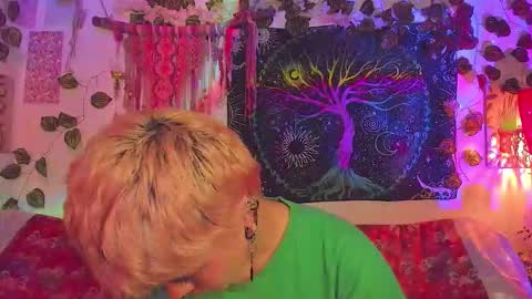 Snapshot of alexiafisher_ chatting on 12/18/25, 01:44 Alex online show from 12/18/25, 01:44