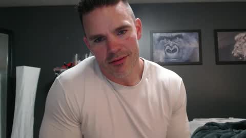 Snapshot of alexiarain chatting on 05/25/26, 01:00 Alex online show from 05/25/26, 01:00