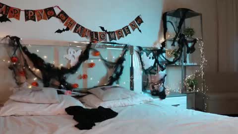 Snapshot of alexinasanders chatting on 10/19/25, 05:52 Alexina online show from 10/19/25, 05:52
