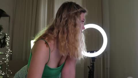 Snapshot of alexinasanders chatting on 10/23/25, 10:47 Alexina online show from 10/23/25, 10:47