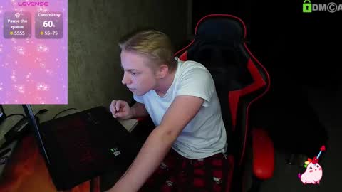 Snapshot of alexis_gordon chatting on 09/16/25, 08:10 Alexis online show from 09/16/25, 08:10