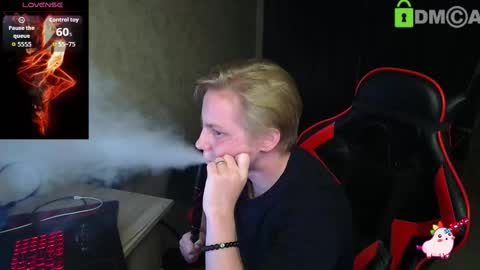 Snapshot of alexis_gordon chatting on 10/10/25, 05:56 Alexis online show from 10/10/25, 05:56