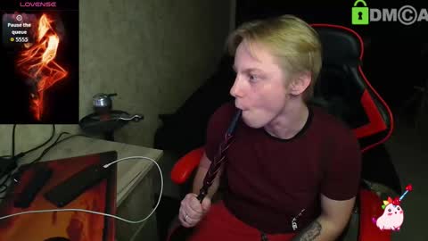 Snapshot of alexis_gordon chatting on 10/13/25, 08:09 Alexis online show from 10/13/25, 08:09