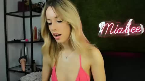 alexisbanx online show from 12/15/25, 02:54