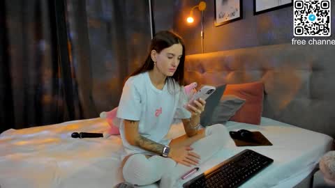 Alexis   Mon Tue Wed Thu Fri 7 GMT 0100am-0700am  online show from 12/04/25, 12:09