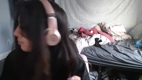 Snapshot of alexislove8 chatting on 10/28/25, 07:27 alexislove8 online show from 10/28/25, 07:27