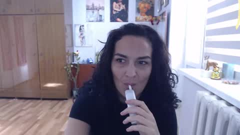 AlexisMillers online show from 10/30/25, 10:27