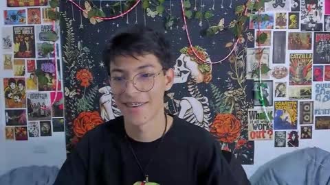 Snapshot of alexitop_ chatting on 03/21/26, 10:35 Alexito online show from 03/21/26, 10:35