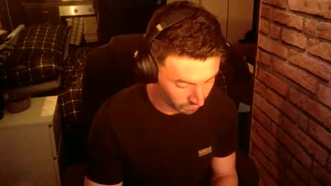 Snapshot of alexlive1 chatting on 09/28/25, 09:31 alexlive1 online show from 09/28/25, 09:31