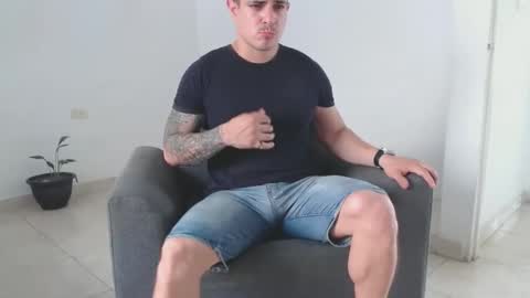 Snapshot of alexmaximuss chatting on 01/19/25, 08:09 Maximuss online show from 01/19/25, 08:09