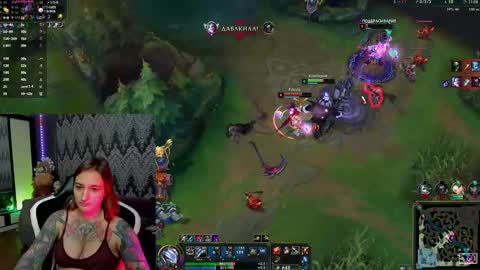 Snapshot of alexracc00n chatting on 10/15/25, 09:59 Alex online show from 10/15/25, 09:59