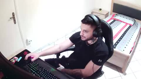 Snapshot of alexthepro00 chatting on 05/19/26, 12:38 alexthepro00 online show from 05/19/26, 12:38