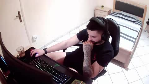 Snapshot of alexthepro00 chatting on 06/13/26, 05:44 alexthepro00 online show from 06/13/26, 05:44