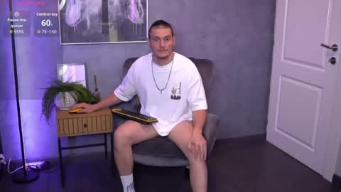 Snapshot of alexwildexx chatting on 07/02/26, 10:32 Alex online show from 07/02/26, 10:32