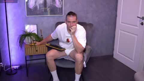 Snapshot of alexwildexx chatting on 07/14/26, 05:12 Alex online show from 07/14/26, 05:12