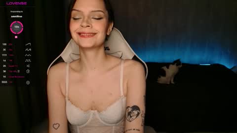 Alexa Bloom online show from 11/08/25, 06:02