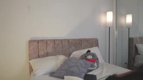 Snapshot of alexxa_dz chatting on 02/17/26, 05:26 online show from 02/17/26, 05:26